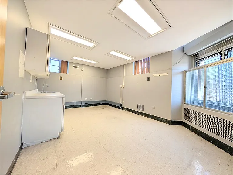1071 E Main St #1 — Photo 8