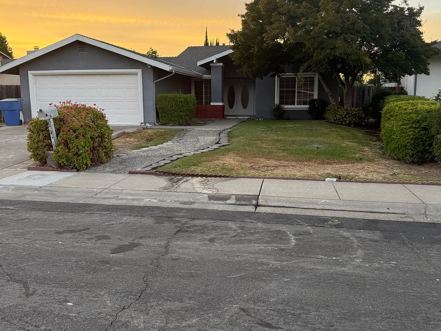 5 bed, 1656 sqft, $2,600 — Photo 4