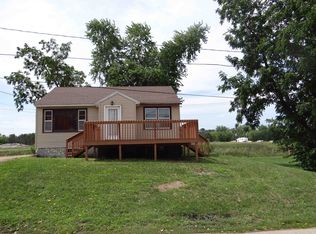 1407 S 1st St, Prairie Du Chien, WI 53821