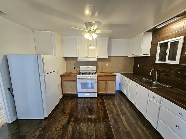 320 Locust Ave — Photo 26