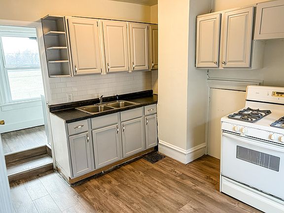 5th image of 539 Pine Ave NW #2