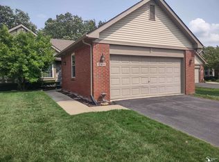 25435 Tara Ln, Flat Rock, MI 48134