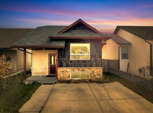 8 N Horne Close, Sylvan Lake, AB T4S 0C4