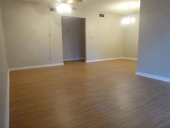 5th image of 4450 40th Ave N Unit D8
