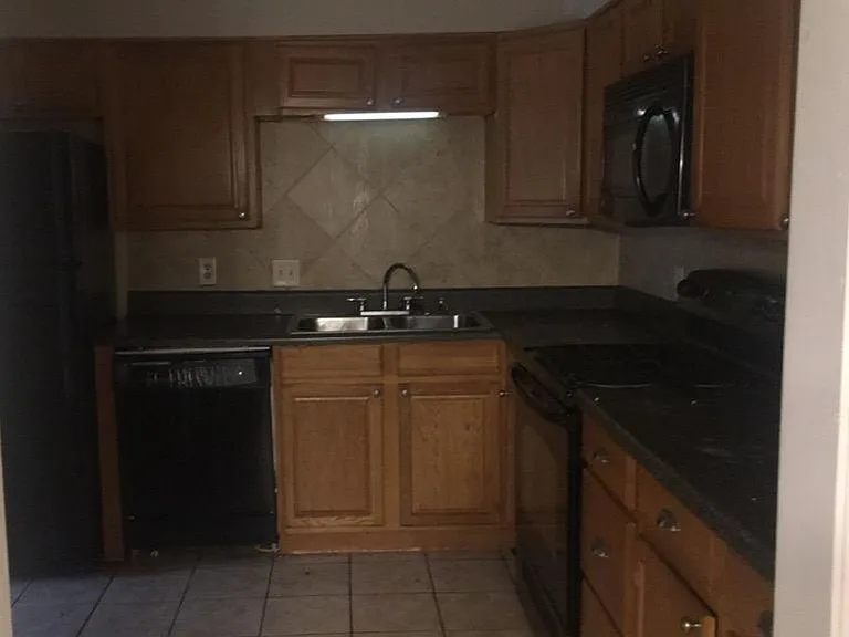 1124 Menlo Dr — Photo 11