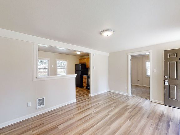 5th image of 848 174th St S Unit B