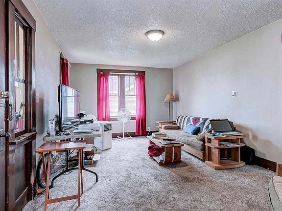 5th image of 315 W 4th St