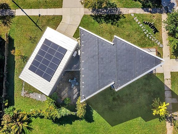 5th image of 133 School St