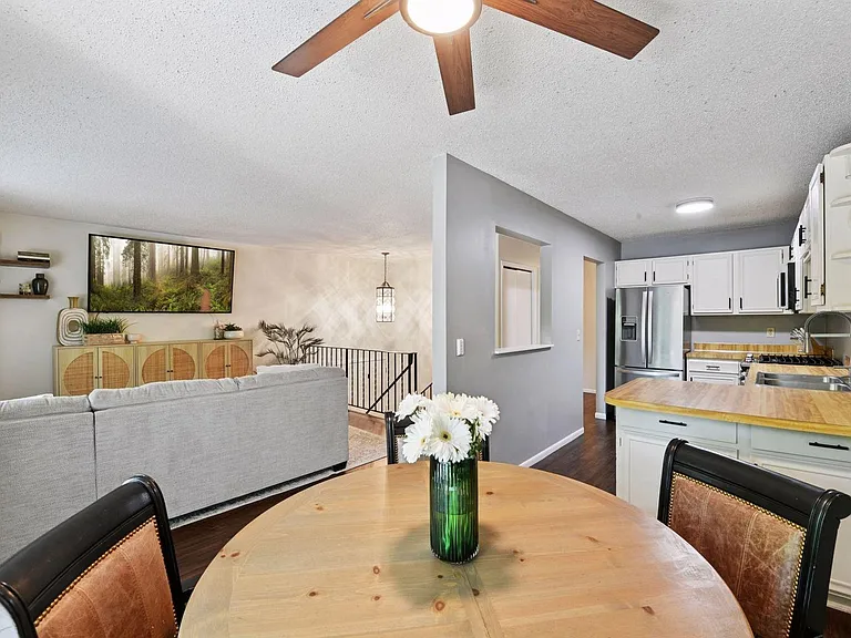 1042 Pontiac Ln #1042 — Photo 9