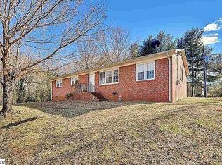 2 Holburn Ln, Taylors, SC 29687
