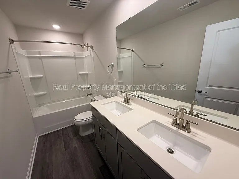 1915 Cherry Creek Rd — Photo 16