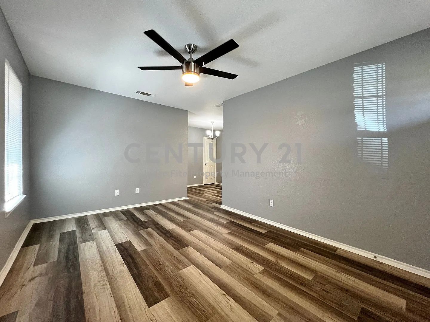 Spacious 3/2 Duplex in Fort Worth Ready for Move-In! — Photo 3