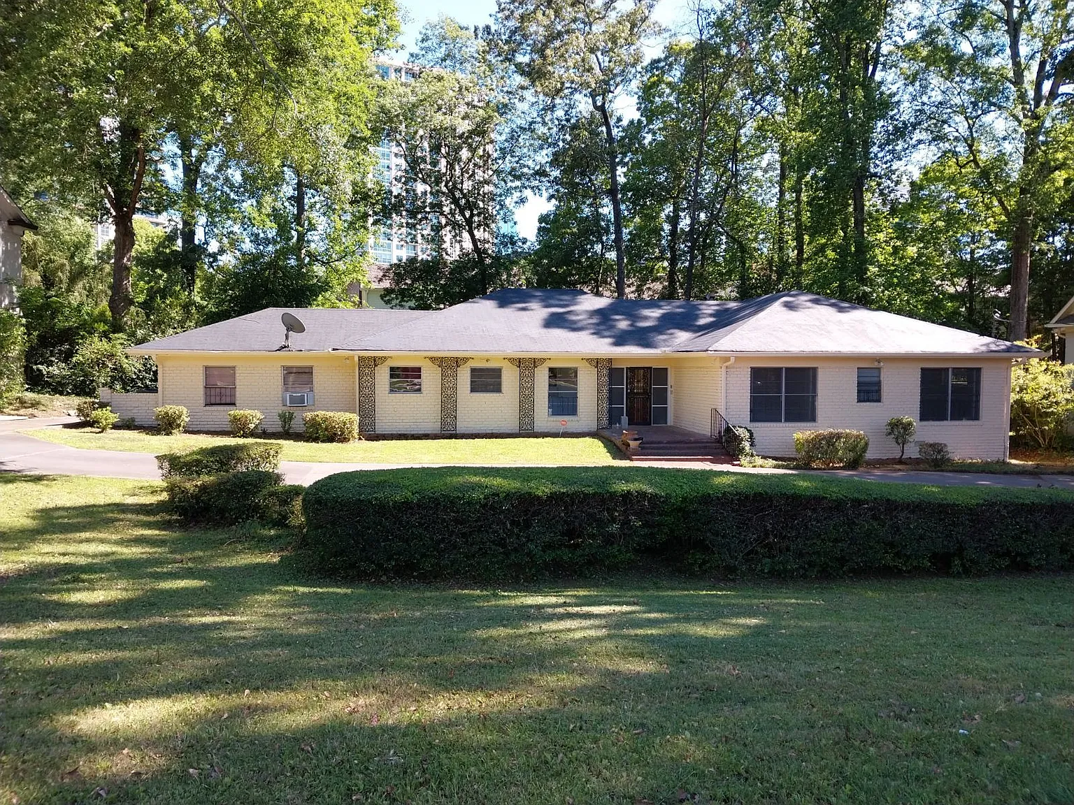 5 bed, 3.5 bath, 3125 sqft, $4,800 — Photo 2