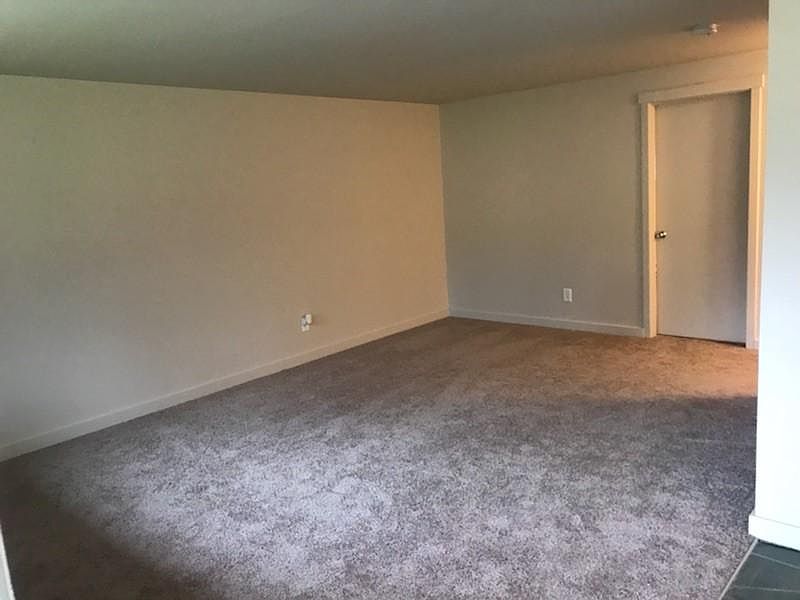 Large livingroom with wonderful natural light