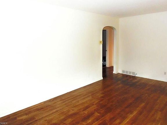 3rd image of 717 Thoreau Ave
