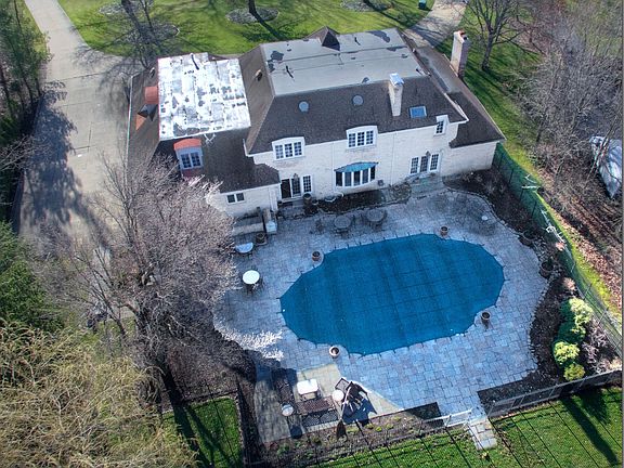 3rd image of 34 Pepper Creek Dr