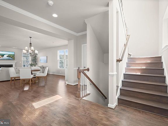 4th image of 812 Pencoast Dr