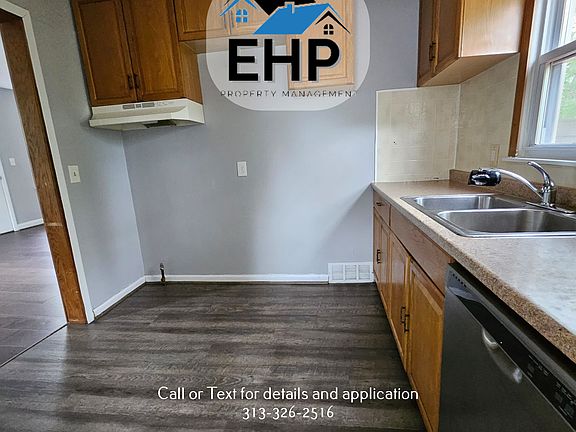 5th image of 29744 Balmoral St