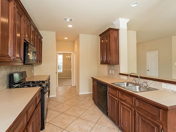 4th image of 9510 Wakefield Village Dr