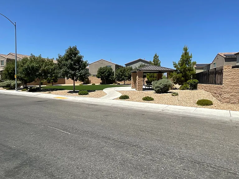 18 Pivot Ave — Photo 16
