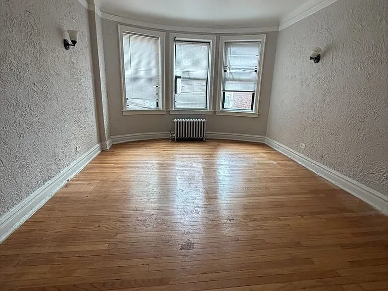 8242 S Drexel Ave — Photo 1