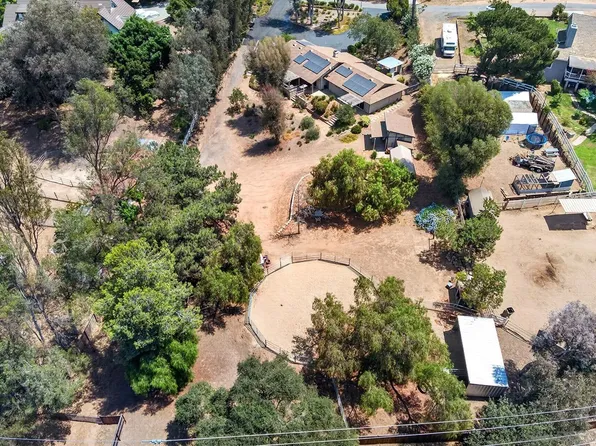 4515 Baja Mission Rd, Fallbrook, CA 92028