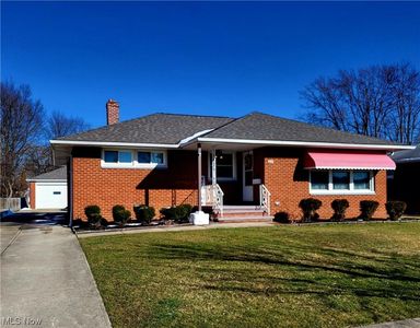 6883 Maplewood Rd, Parma Heights, OH, 44130