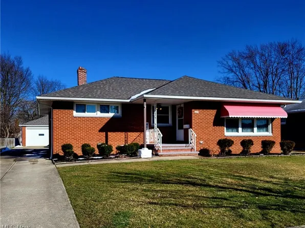 6883 Maplewood Rd, Parma Heights, OH 44130