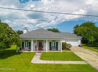 106 Edwards Ave, Pass Christian, MS 39571