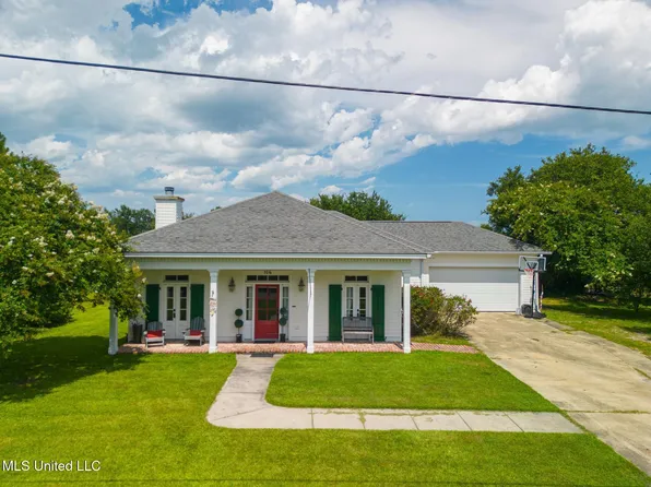 106 Edwards Ave, Pass Christian, MS 39571