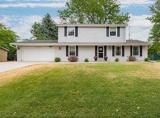 2159 Laura Ln, Waukesha, WI 53186