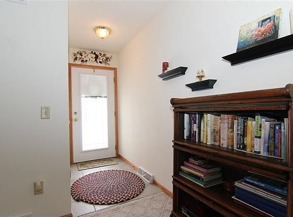 3rd image of 532 Lexington Dr