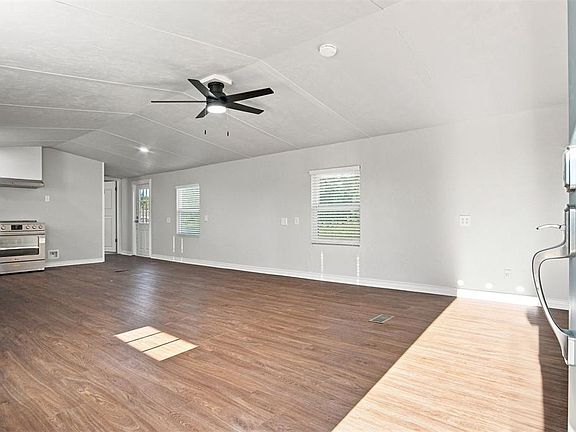 3rd image of 333144 E 1066th Rd