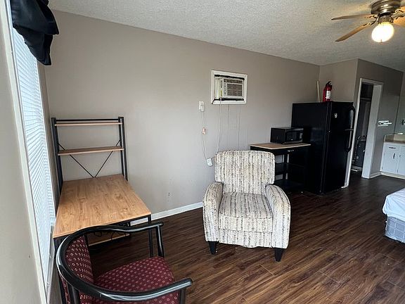 2nd image of 1109 Shasta Dr Unit 4
