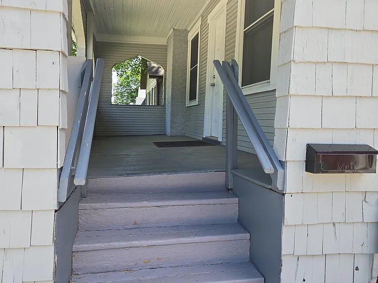 1408 E Oakland Ave — Photo 3