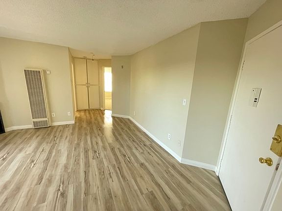 4th image of 727 Gardenia Ave APT 9