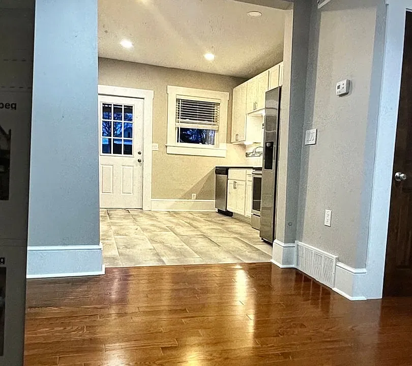 31-33 E Blake Ave