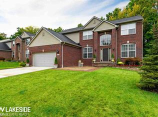 858 Monterey Ln, Rochester Hills, MI 48307