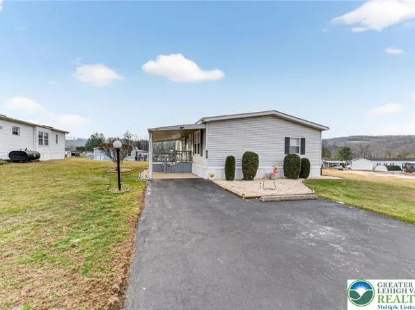 37 Stacey Dr, Walnutport, PA 18088