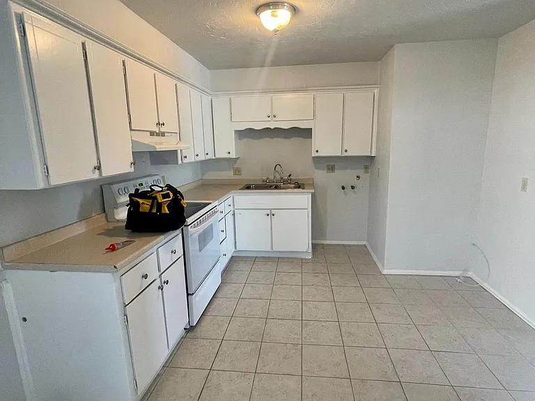 2100 Queensbury Rd — Photo 6