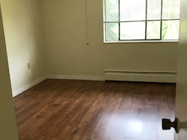 6570 Burlington Ave #303, Burnaby, BC V5H 3M7