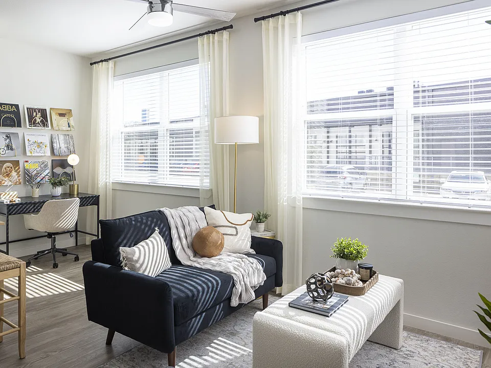 Broadstone Oliver apartments community photo