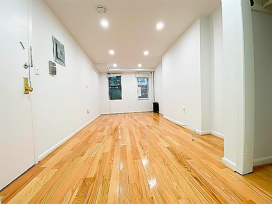4th image of 413 E 9th St APT G1