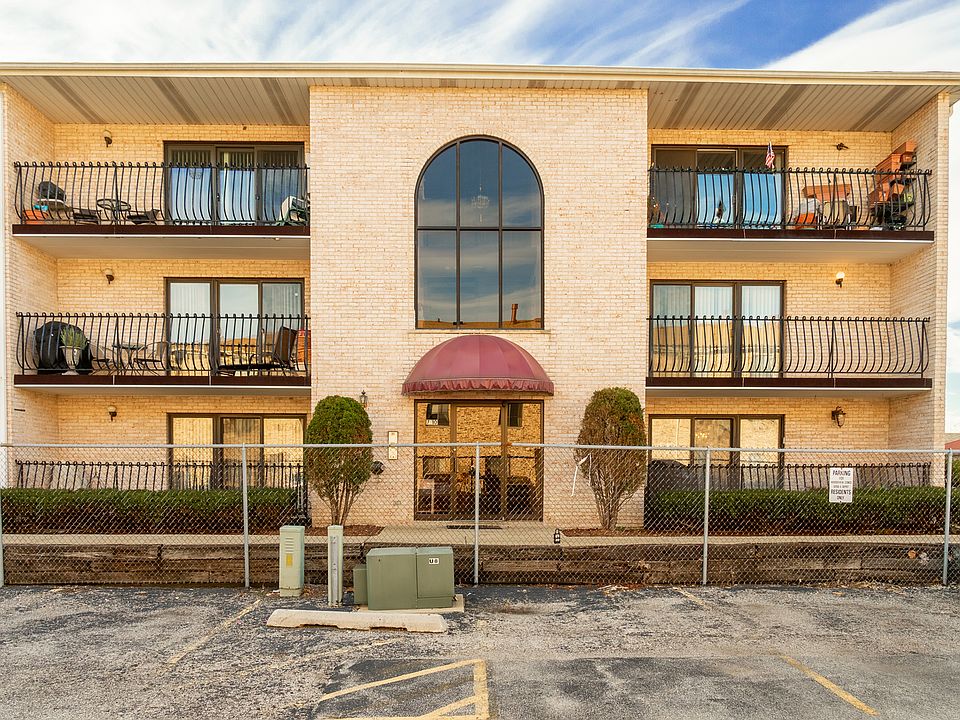 1st image of 7110 W 108th St APT 303