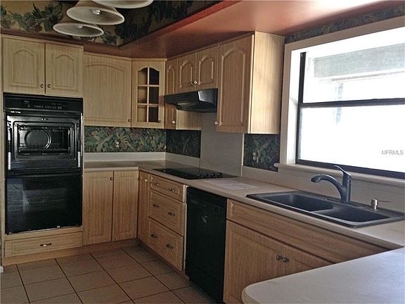 3rd image of 722 Boysenberry Ct
