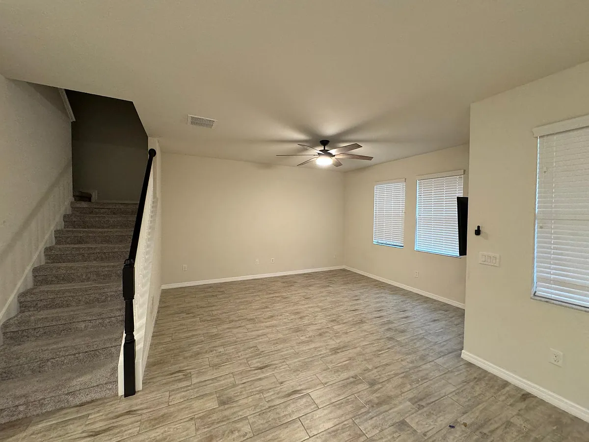 Building Photo - 5615 Hometown Ln