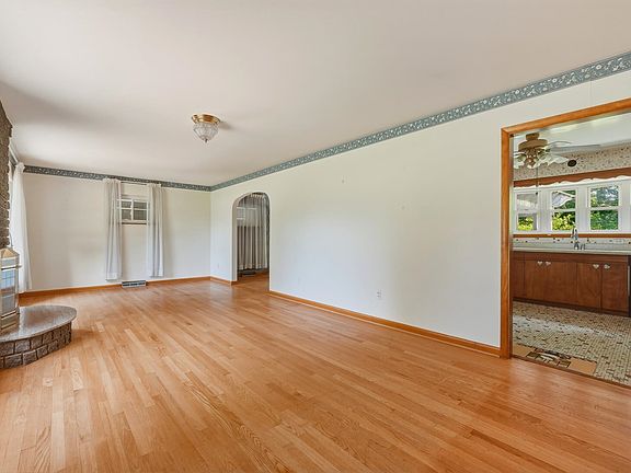 4th image of 103 Upland Pl