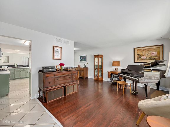 2nd image of 22W370 Teakwood Dr