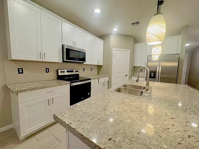 1325 S 223rd Dr — Photo 10