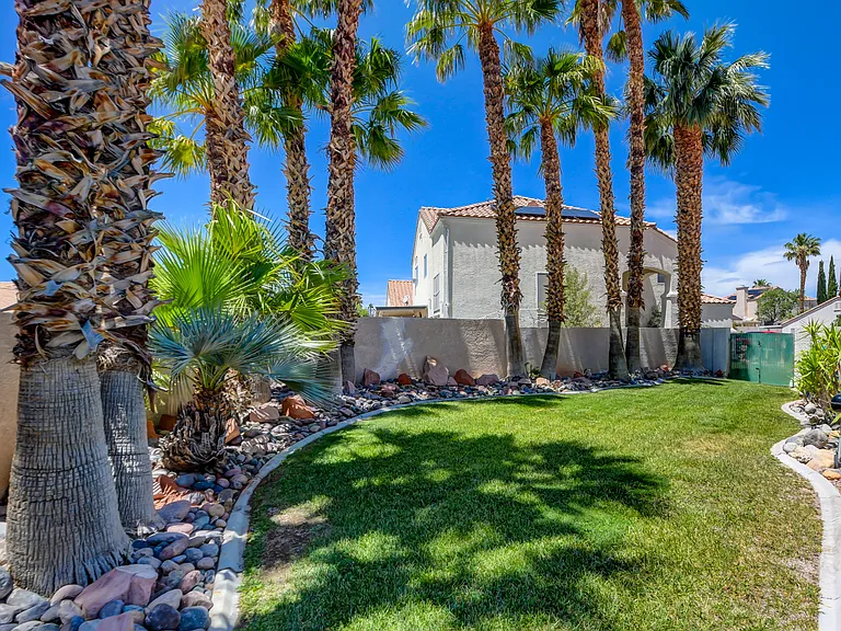 7365 Tamarind Ave — Photo 29